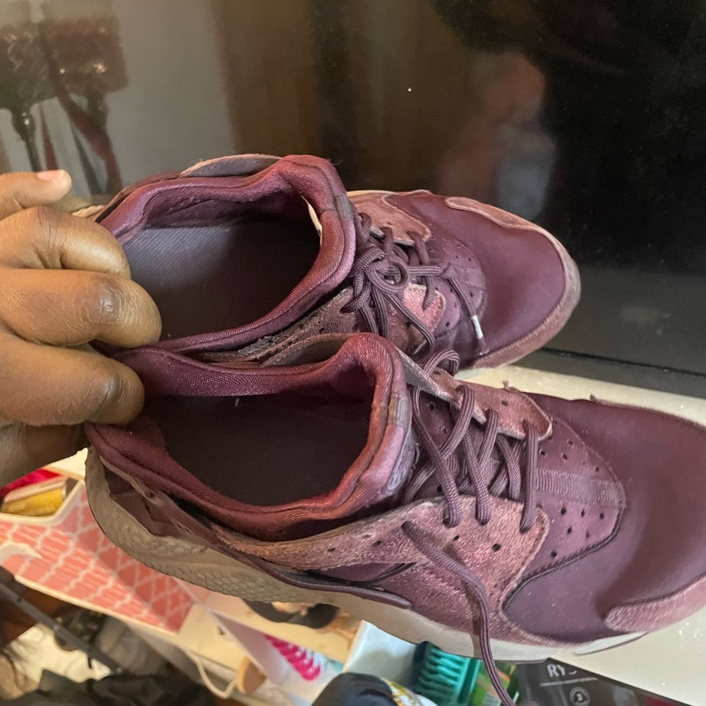 Nike Harrache Air- Burgundy! Discontinued on the Nike website!